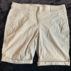 Chico’s stretchy crisp cotton shorts 16